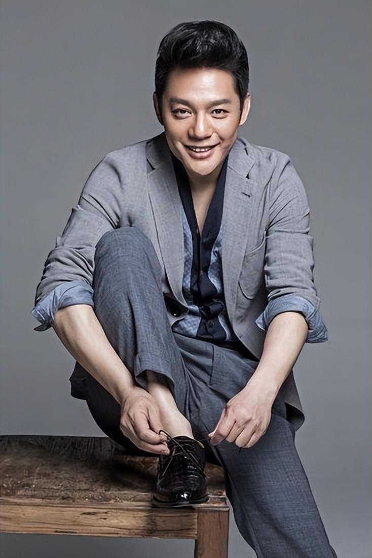 傅程鹏:从谍战剧一哥到抛妻弃子的演员 很多谍战剧迷都见过傅程鹏的