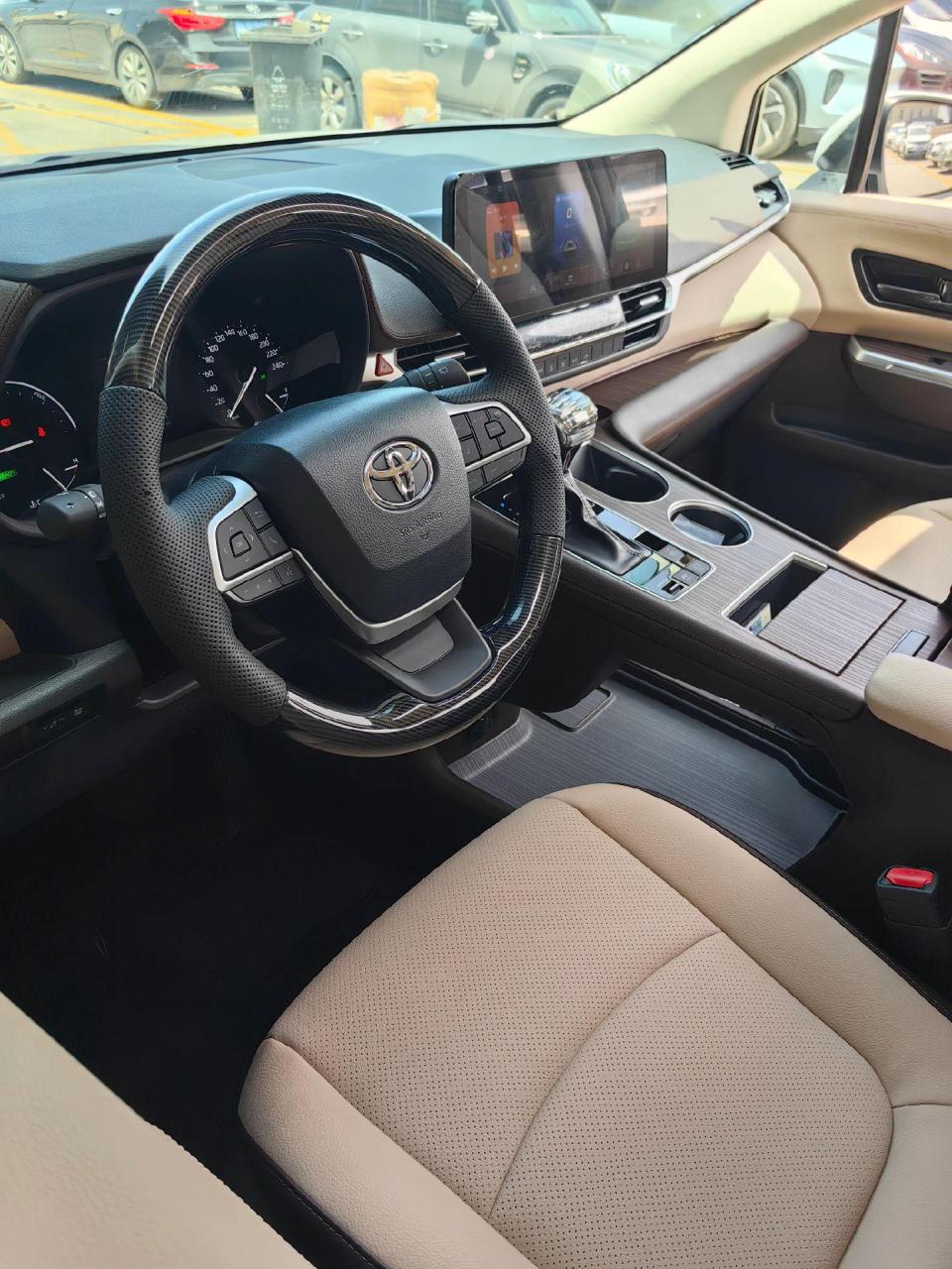 丰田格瑞维亚商务车,内饰双拼色,商务居家都合适,改装升级