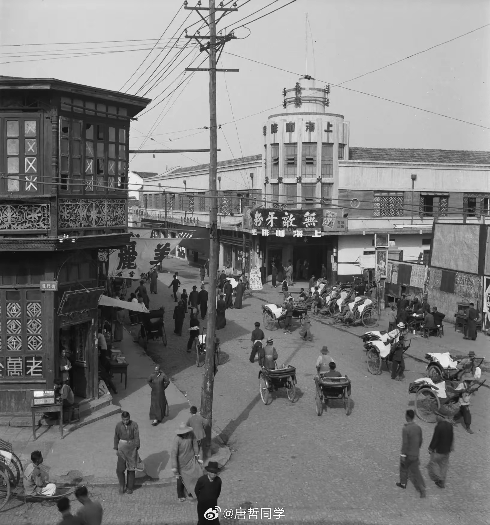 1946年,上民国沪上,当时的黄包车夫工作也有风险.