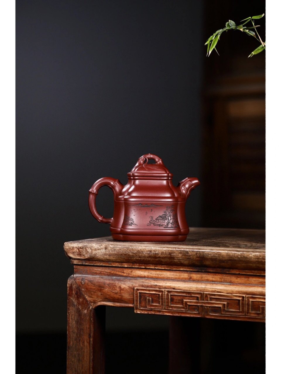 此壶以范大生传世精品四方竹鼎为原型,四边隐角,古朴大气.