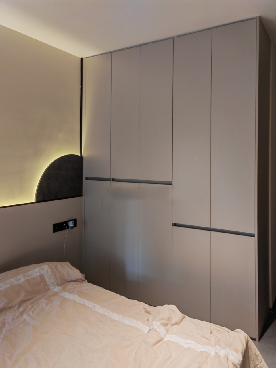 免拉手设计 极简免拉手分段式衣柜 一门到顶式衣柜进阶版,分段式免