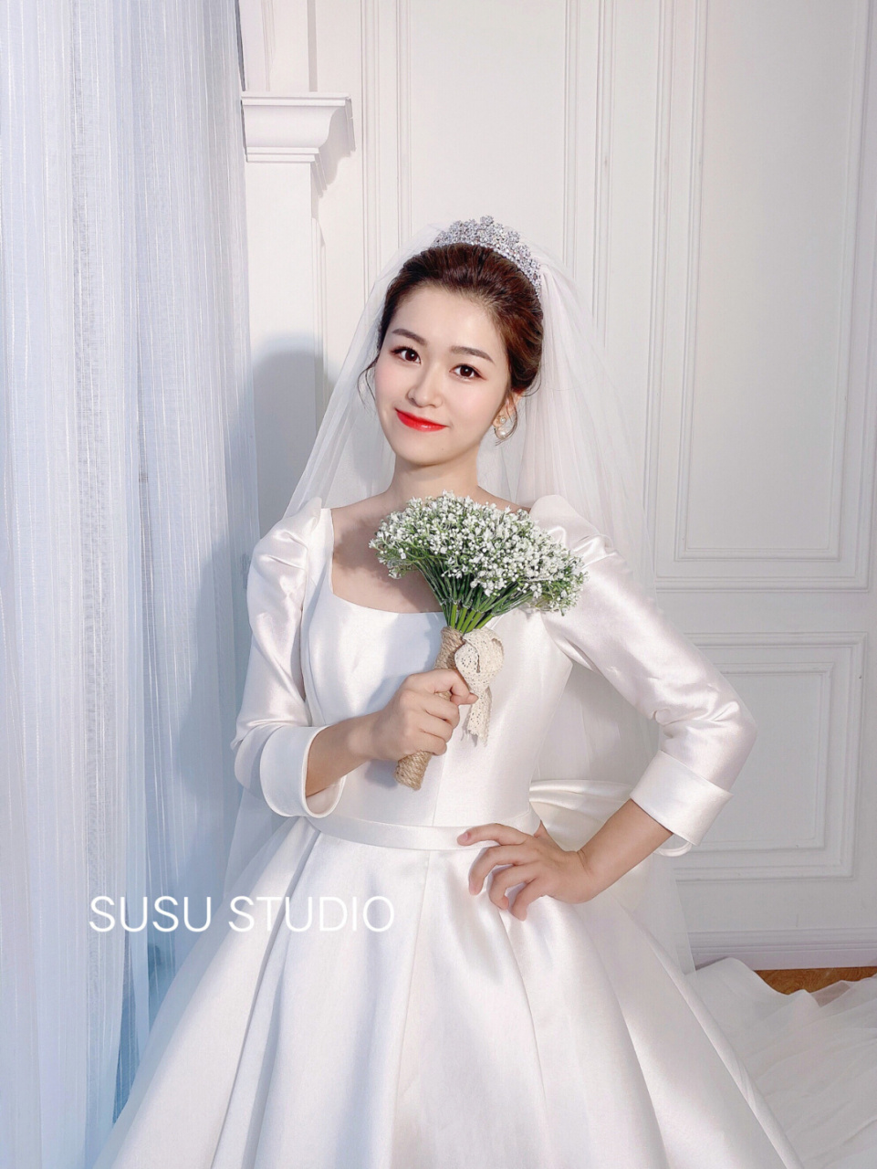 第一次试婚纱9699太爱这个后背设计了99 婚纱是每个女生内心