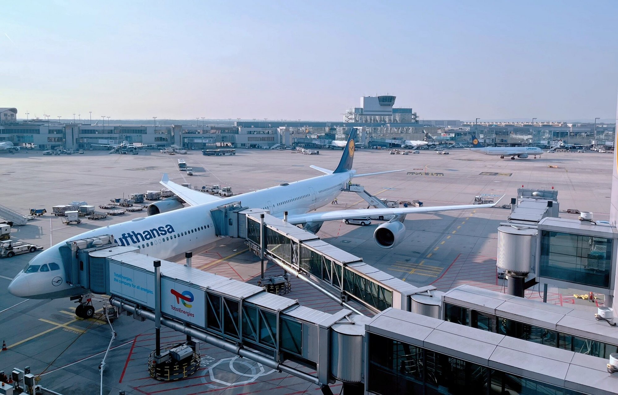 汉莎航空商务舱体验:香港-法兰克福-柏林 此次乘坐汉莎航空lh797航班