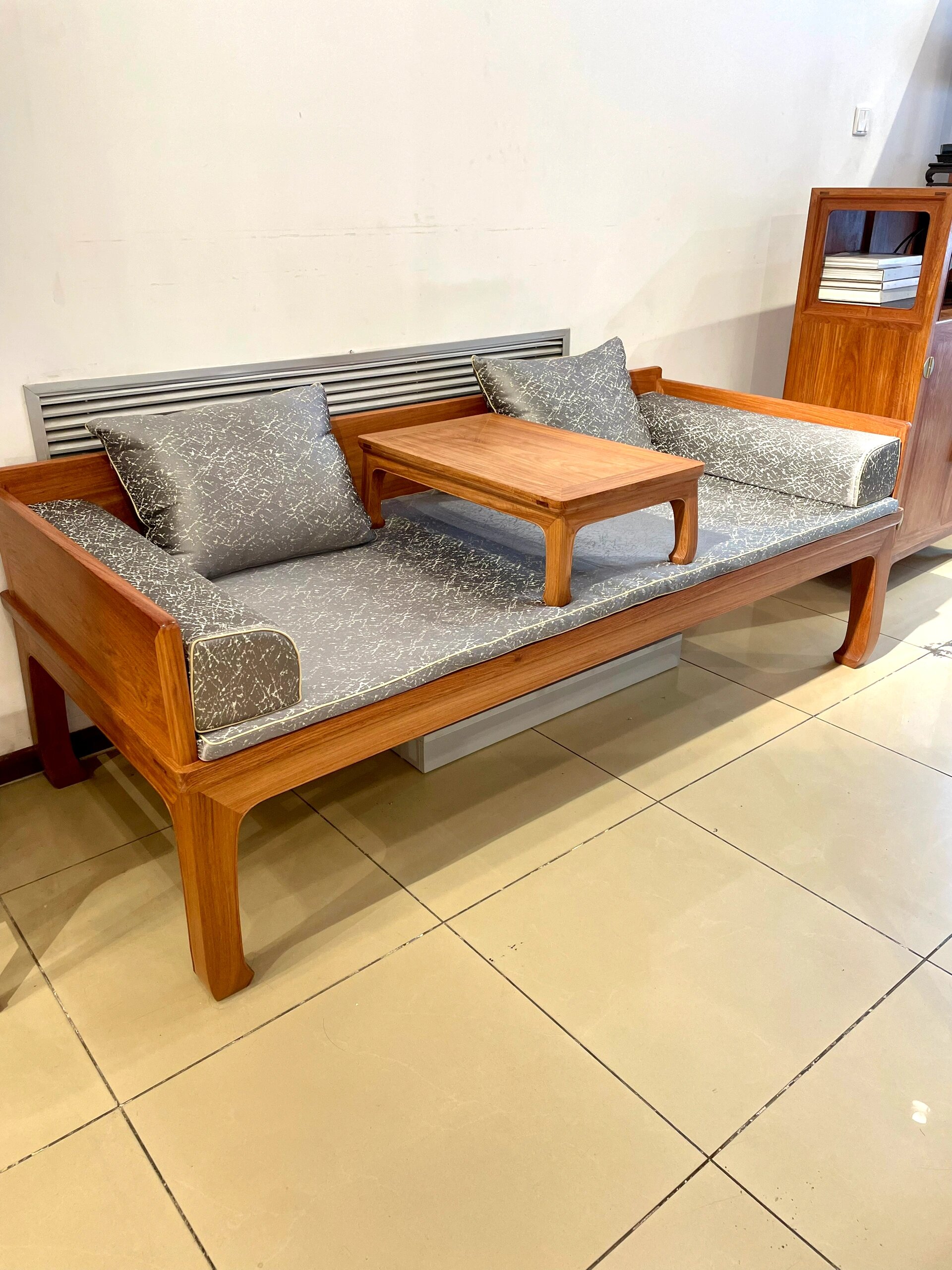 侣明室罗汉床 全独板 经典侣明室款罗汉床 无漆无蜡 精磨2000目