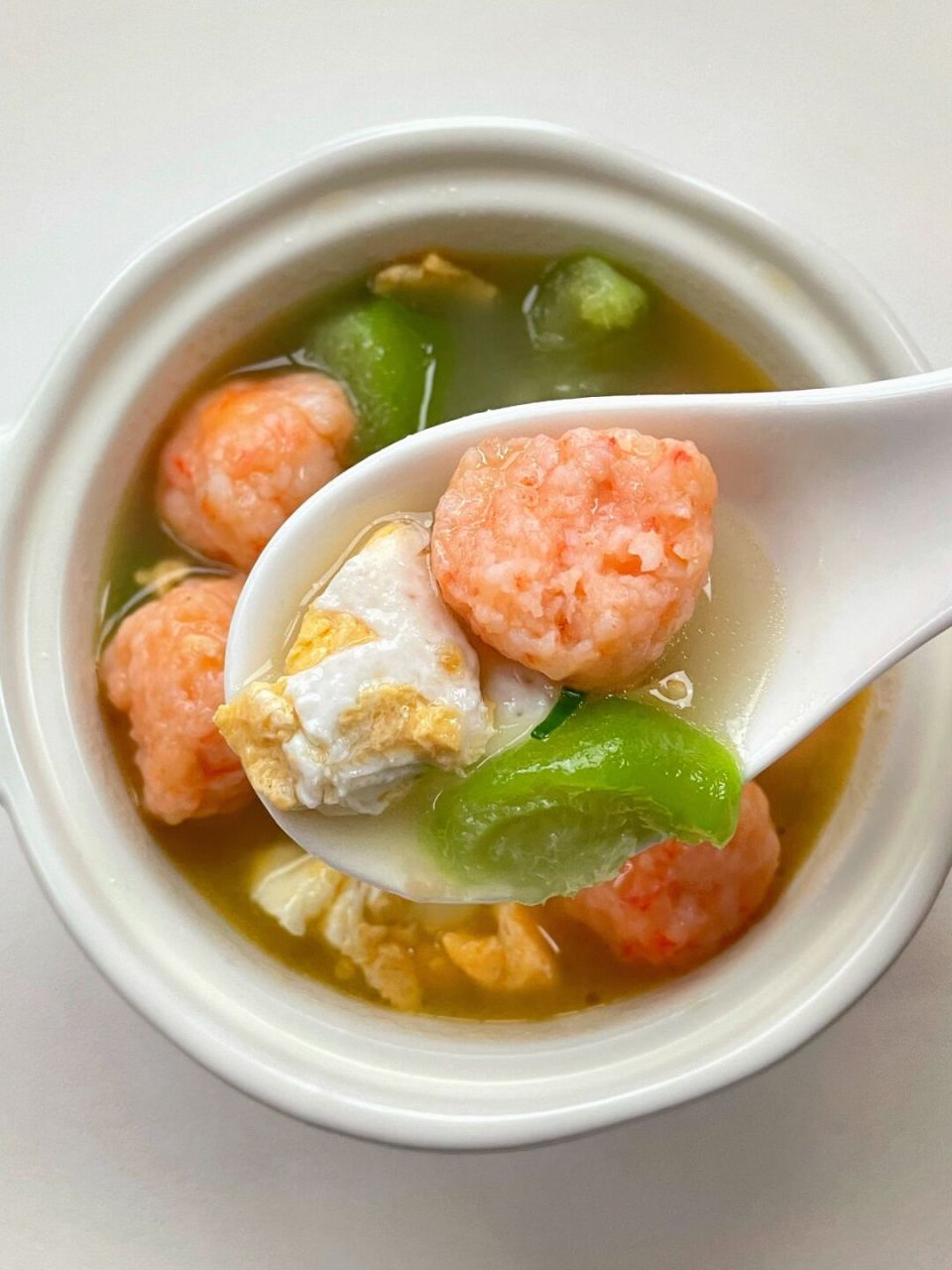 午餐给熙熙做了时蔬肉沫炒蝴蝶面,软软糯糯,有菜有肉,一口下去太满足