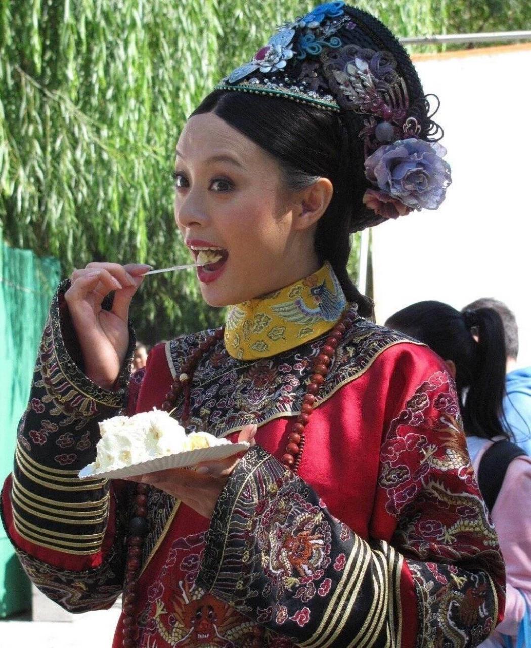 因为他们没有塌方. 关于甄嬛传的各种段子,还有歌曲层出不穷.