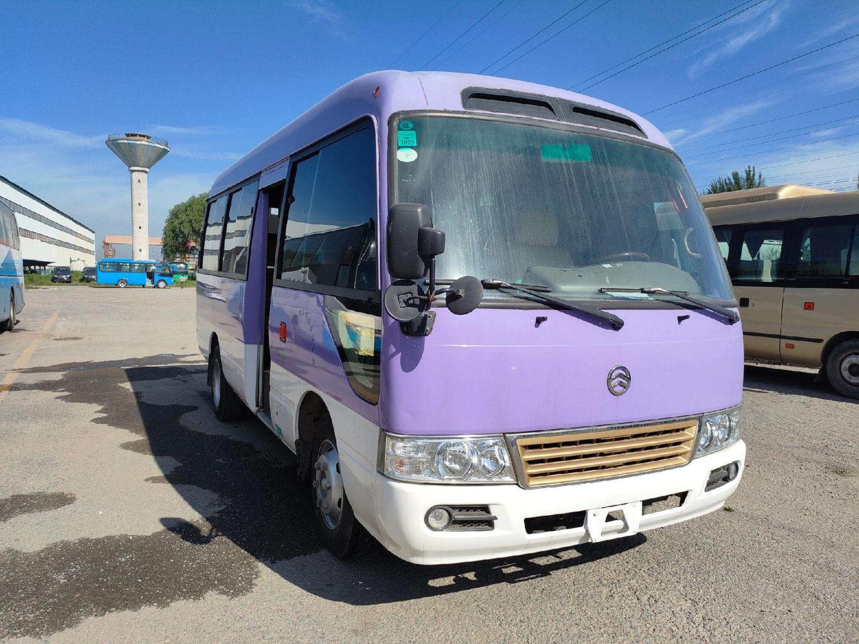 18年金龙公路客运19座,全车原版无事故,费用齐全,轮胎全新,玉柴国五