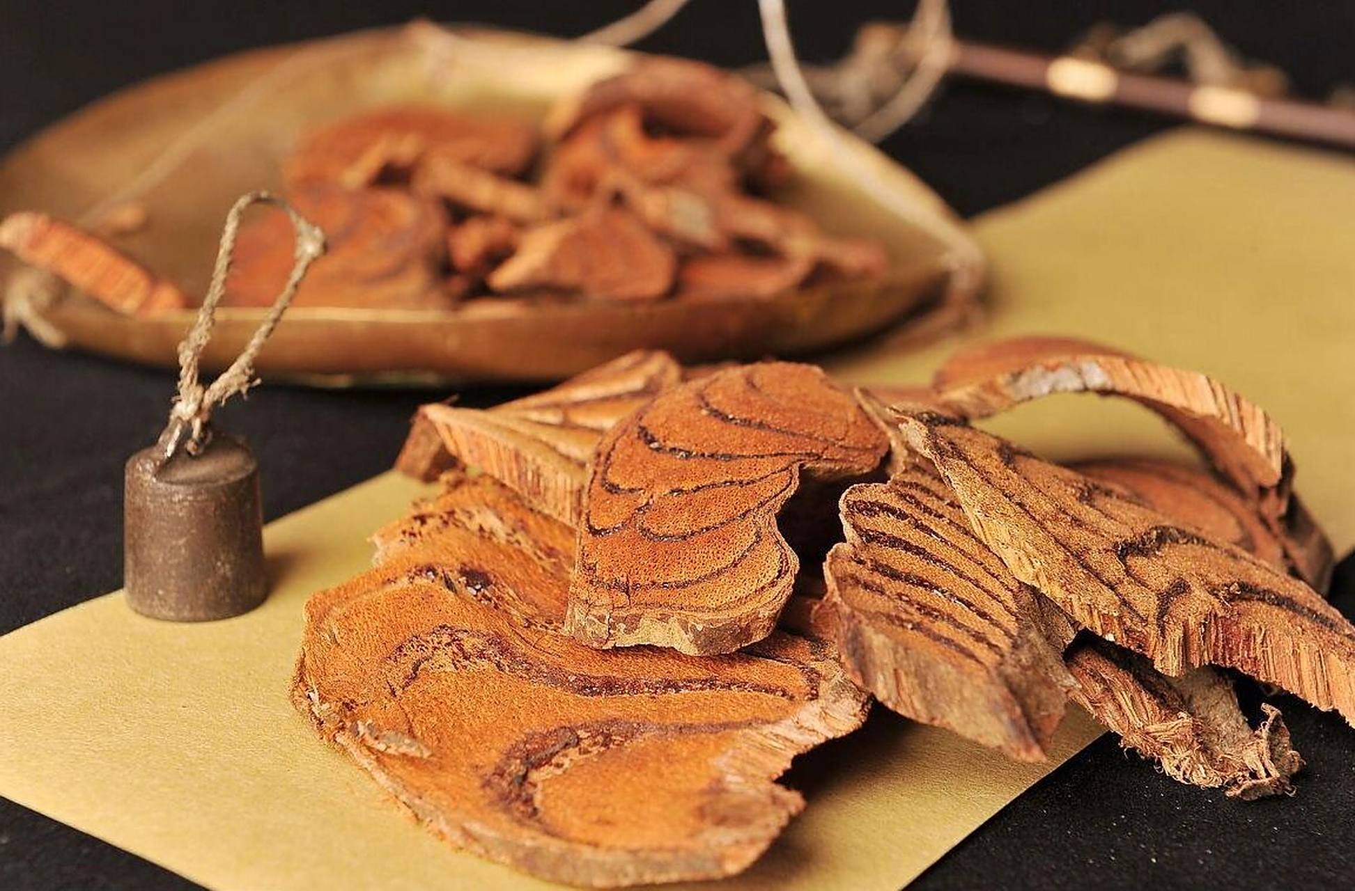 中药———鸡血藤 鸡血藤属于温性药,味甘,苦.