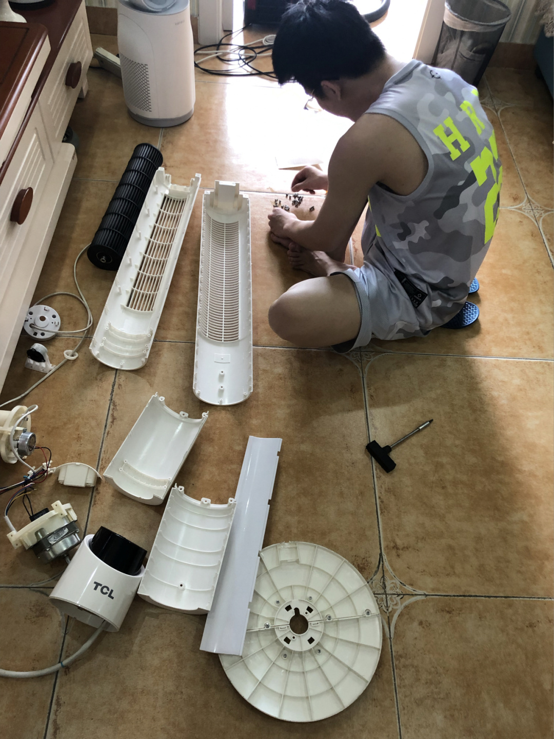 tcl塔扇拆机清洁和安装～ 2017年5月20日买的tcl塔扇,用了四年了,机芯
