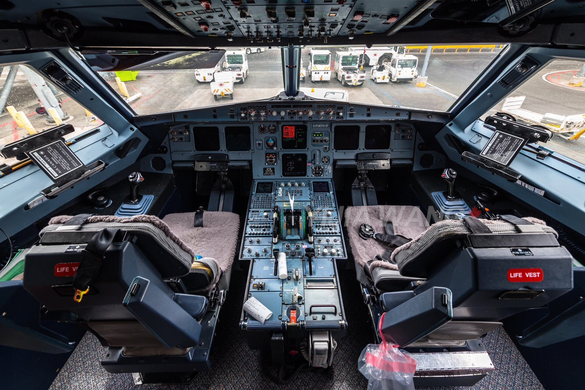 飞友摄影|往右划,让空客驾驶舱变大 跟大家分享一哈我拍的空中客车319