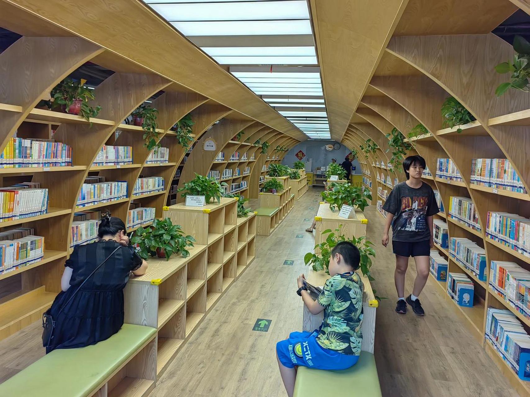 湖南省少年儿童图书馆,大人,小孩的图书多,环境好.
