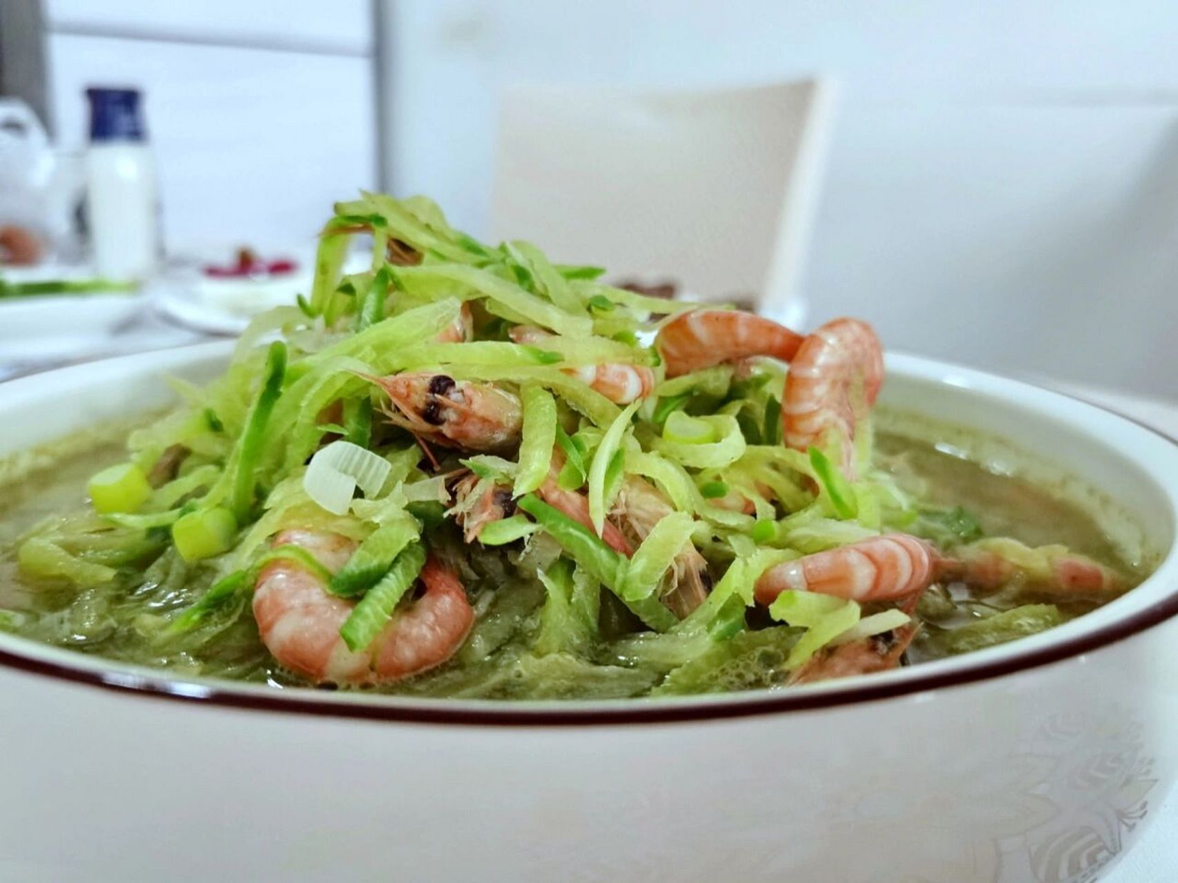 家常菜之萝卜丝炖虾 市场上买的虾,虽个头不大,胜在新鲜.