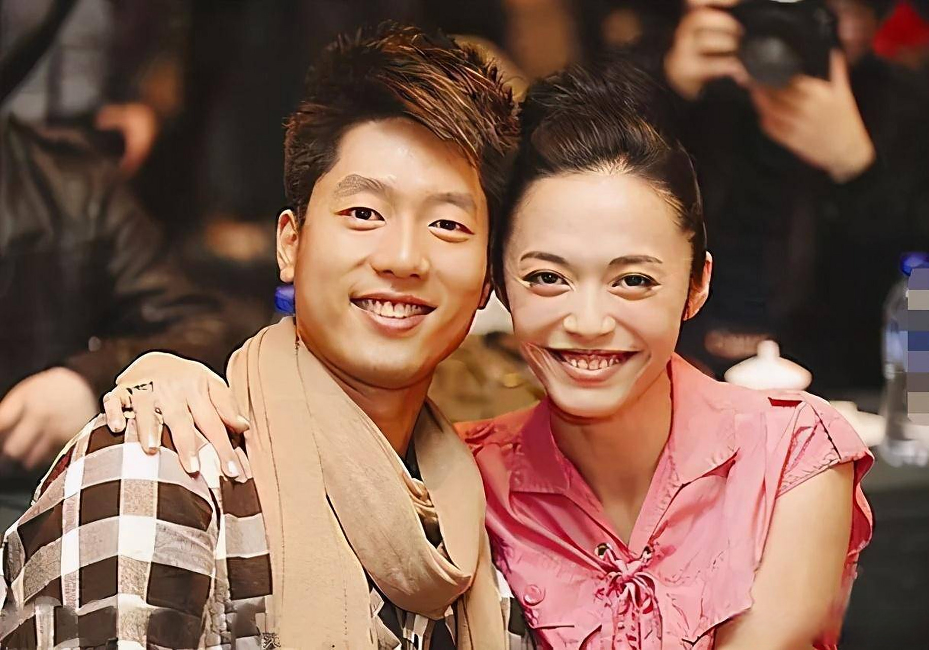 5月8日,知名媒体晒出了一则姚晨和二婚老公曹郁的生活近况,二人深夜