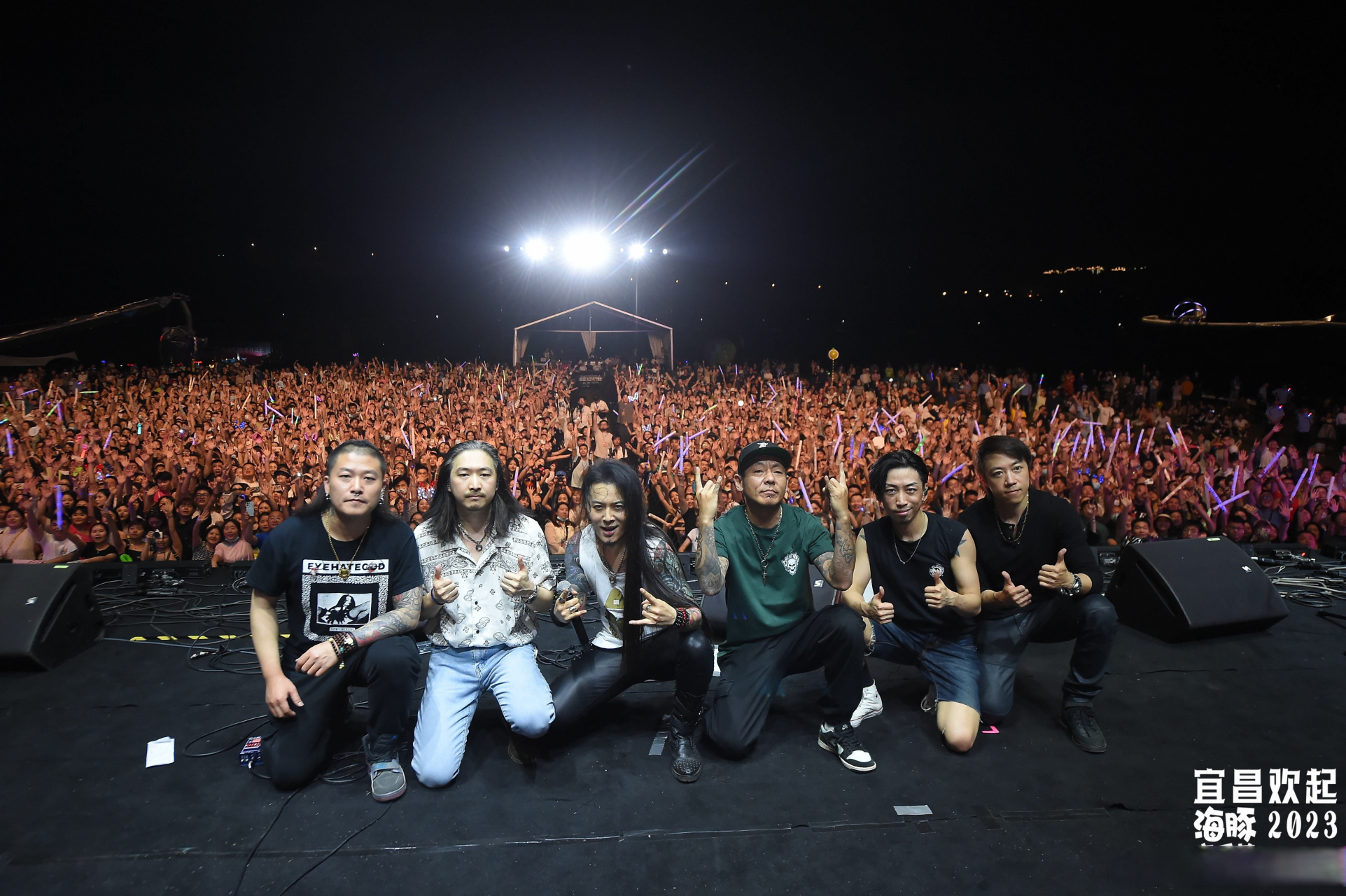 面孔乐队# 宜昌·欢起海豚音乐节收工[haha]谢谢宜昌[心]