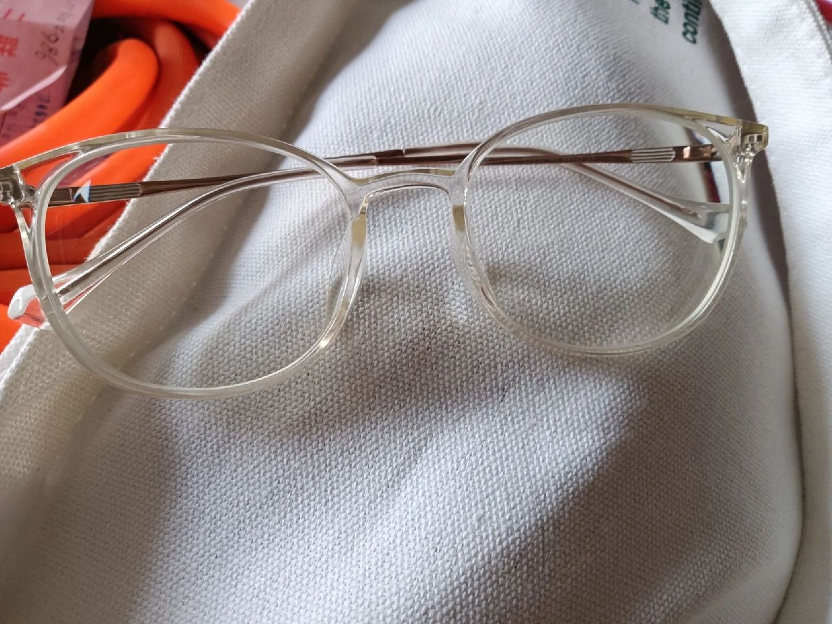 透明眼镜发黄了怎么办?