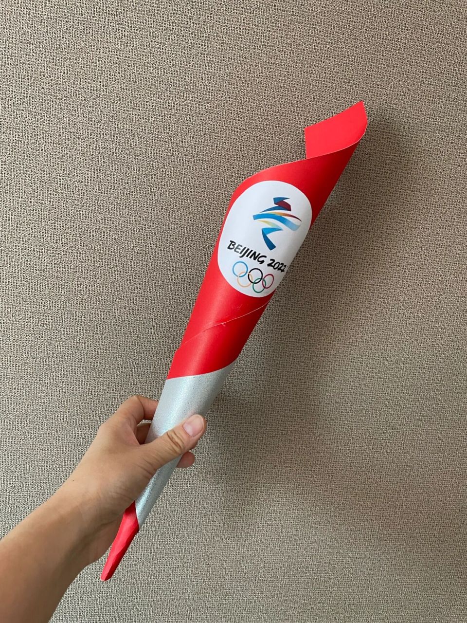 手工制作冬奥会火炬2022 学校里学生的作业,制作手工火炬.