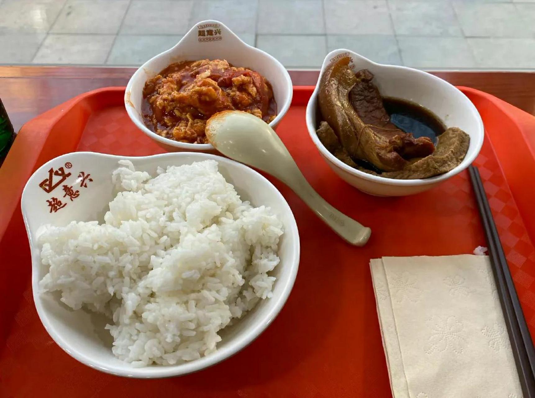 淄博火车站门口这个济南超意兴快餐的物价怎么样?