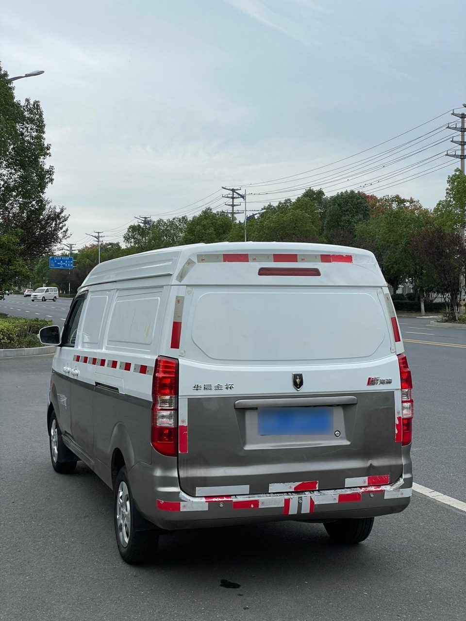 2020年金杯新海狮全封闭厢式面包车,2座,1.5排量,3万公里,货厢长2.