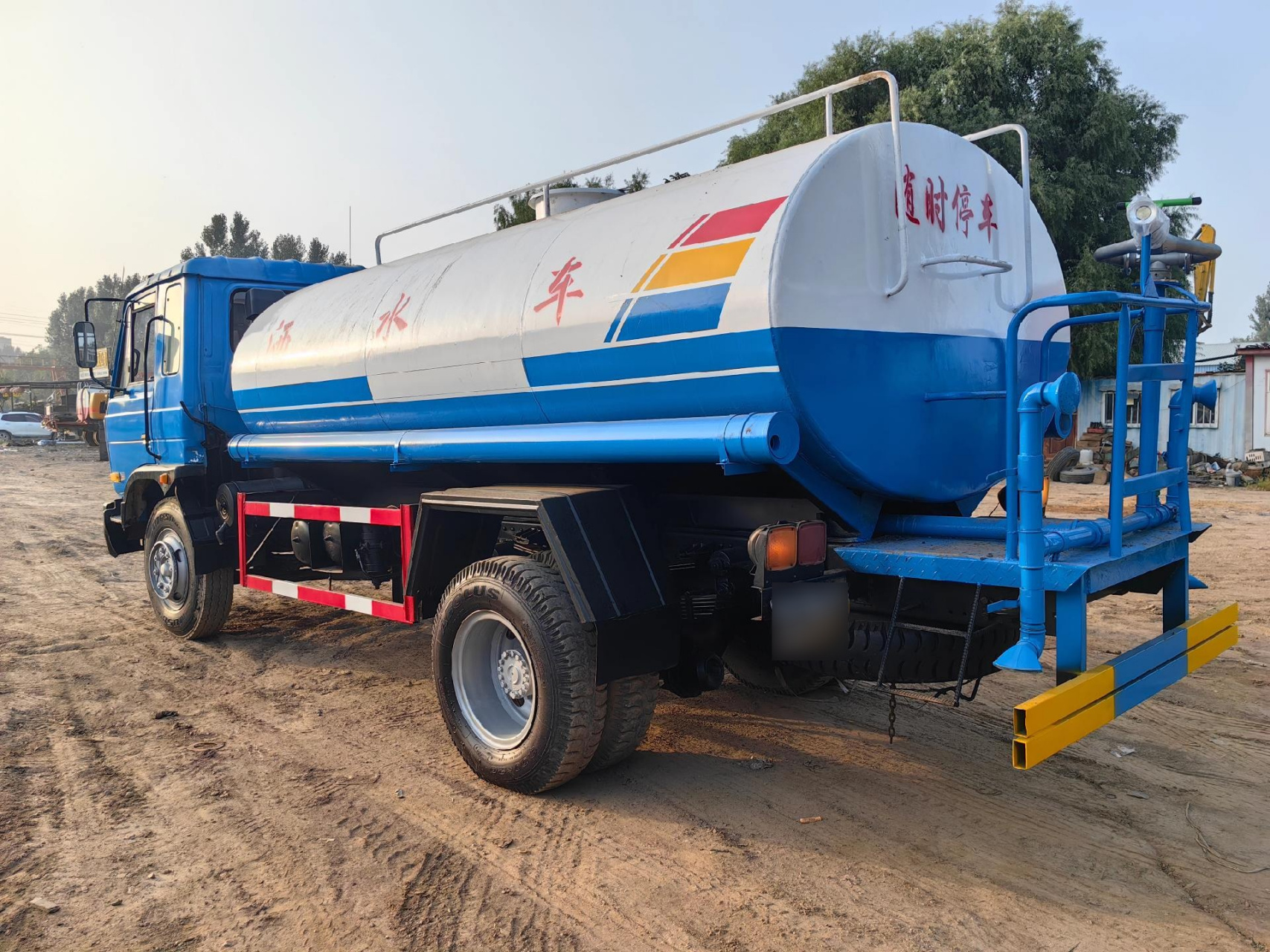 东风145原厂十立方洒水车.