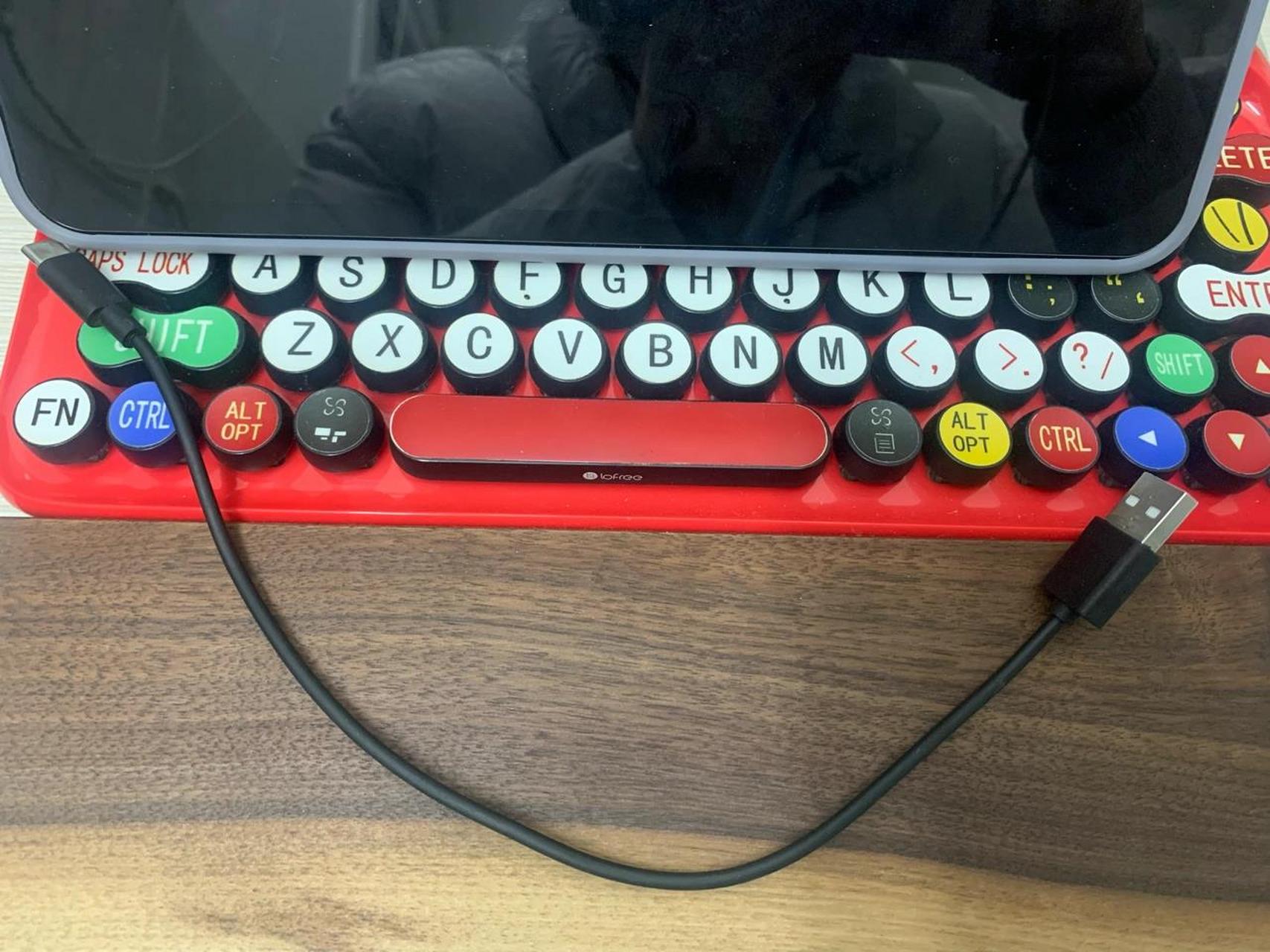 关于我自己ipad充不进电的几个解决方法 71充不进电情况1:   刚开始