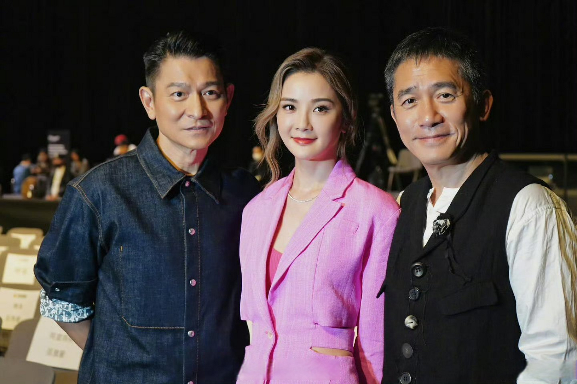 蔡卓妍发文为刘德华庆生#刘德华生日快乐,不愧是出道火到现在的男人!