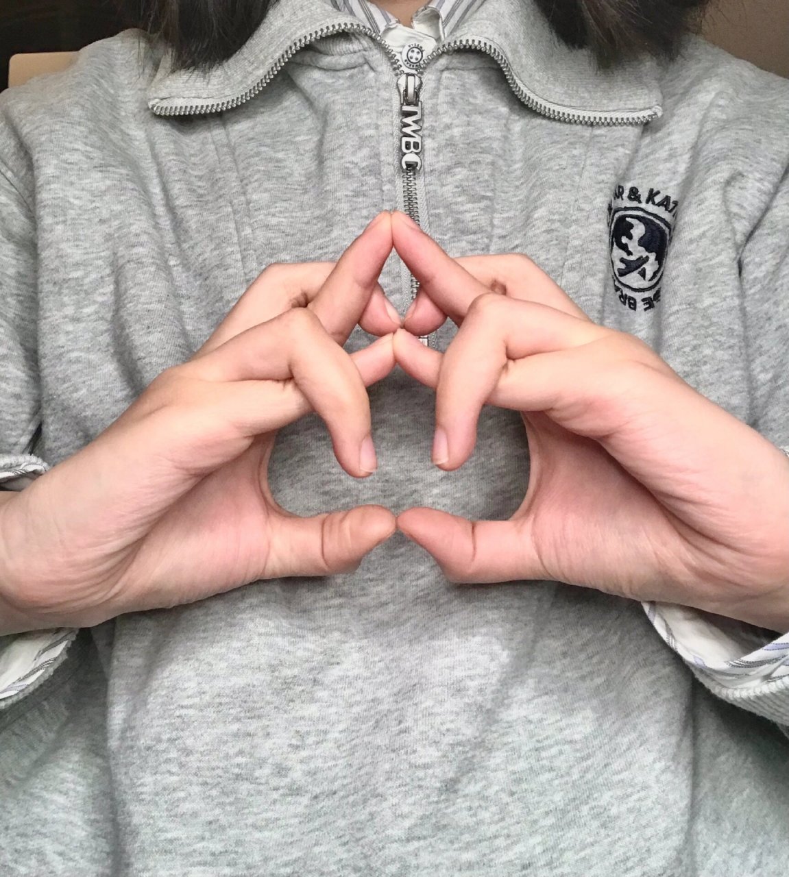 小姐姐的花式比心我可太爱了 浅学一下