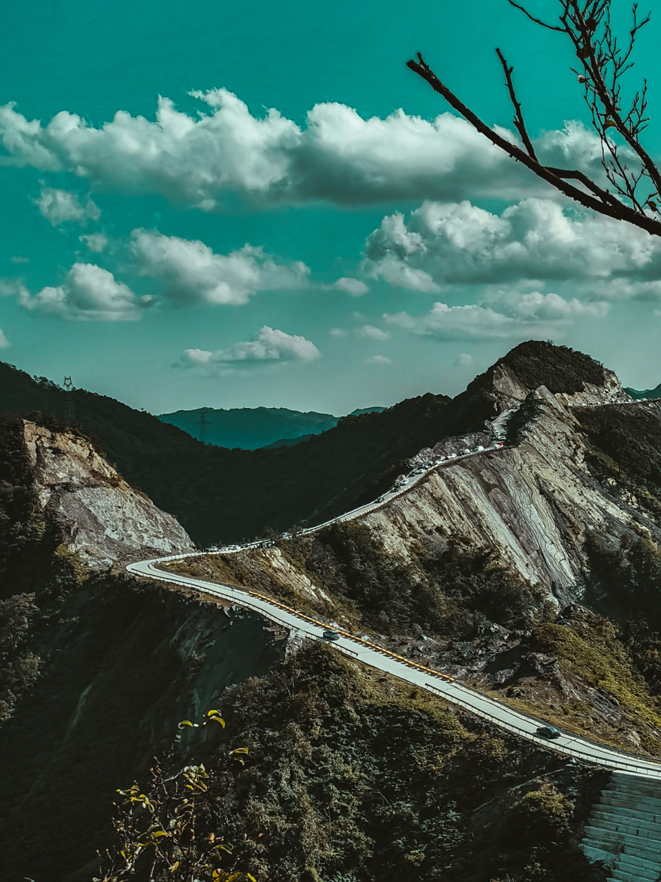 重庆石柱刀背梁——行在山上 一条小路沿着山脊径