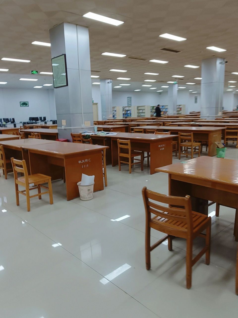 江苏师范大学泉山校区|图书馆学习篇 师大校内有: 两个图书馆:牛山