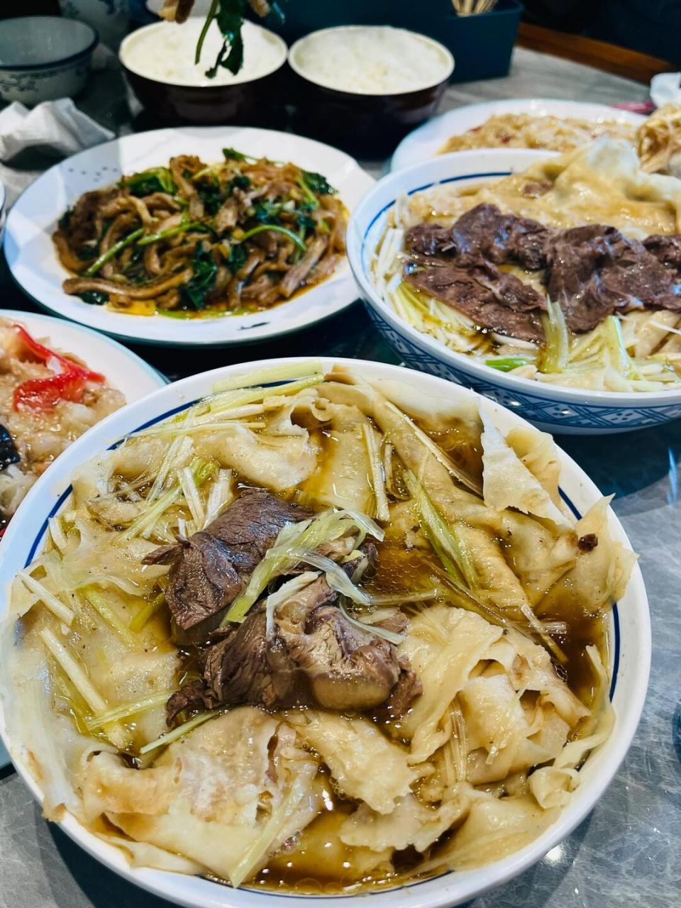 最近保定旅游真的太火啦 必须推荐一下我从小吃到大的安家罩饼 饼每天