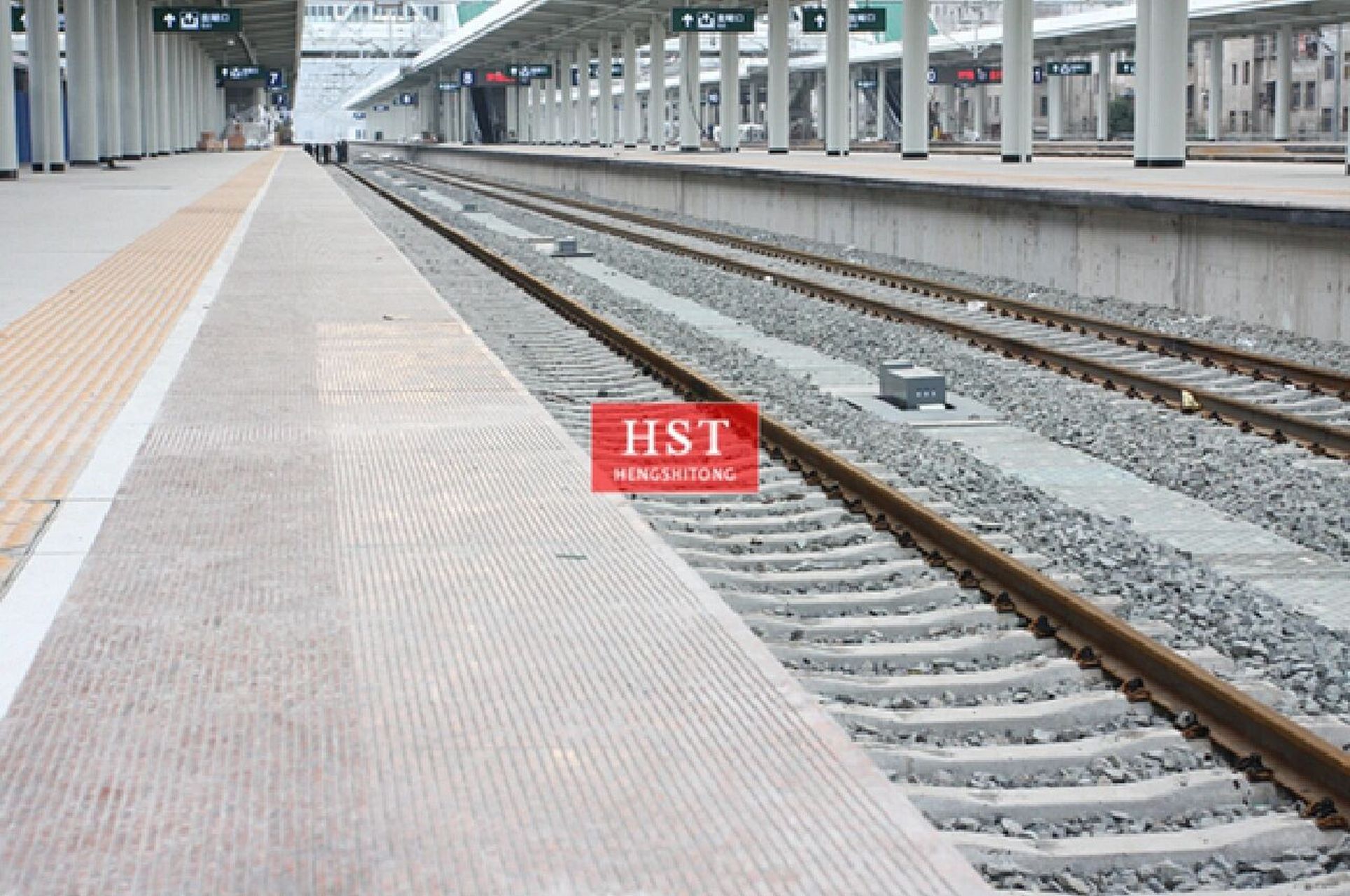 高铁站台板专业厂家 枫叶红石材高铁站台板,又称为站台帽石,拉丝防滑