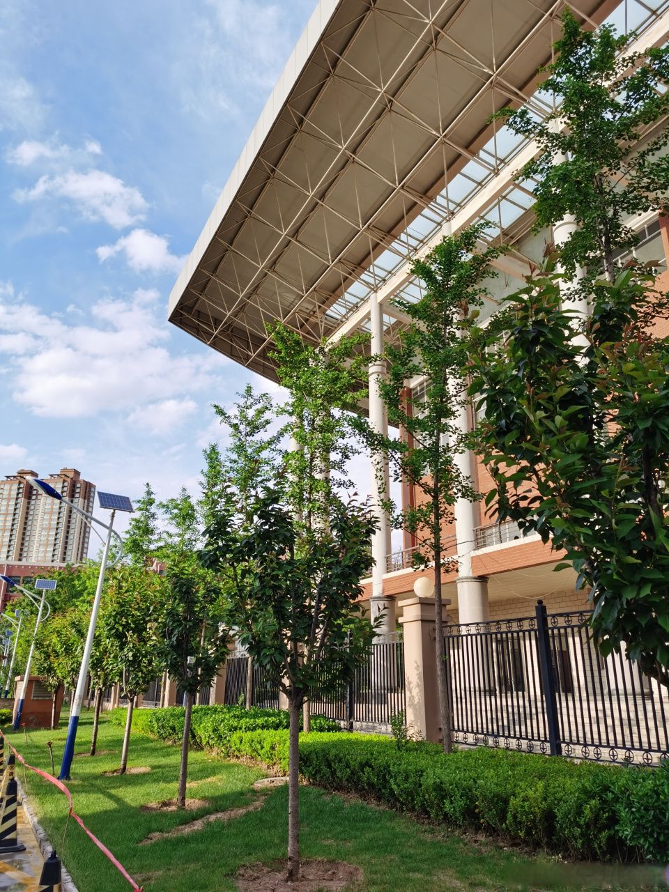 人生不容许你任性,接受现实,好好努力.早安,西师附中