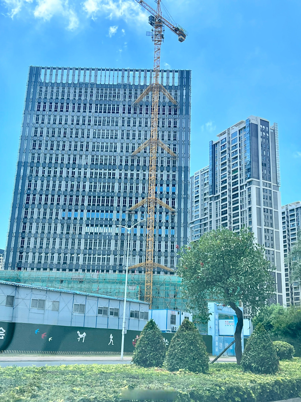 城视汕头# 海关大楼上幕墙了