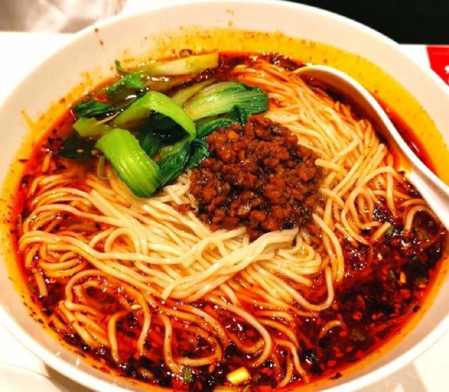 断片是四川地区的传统面食小吃,挑夫是锅,行李是材料