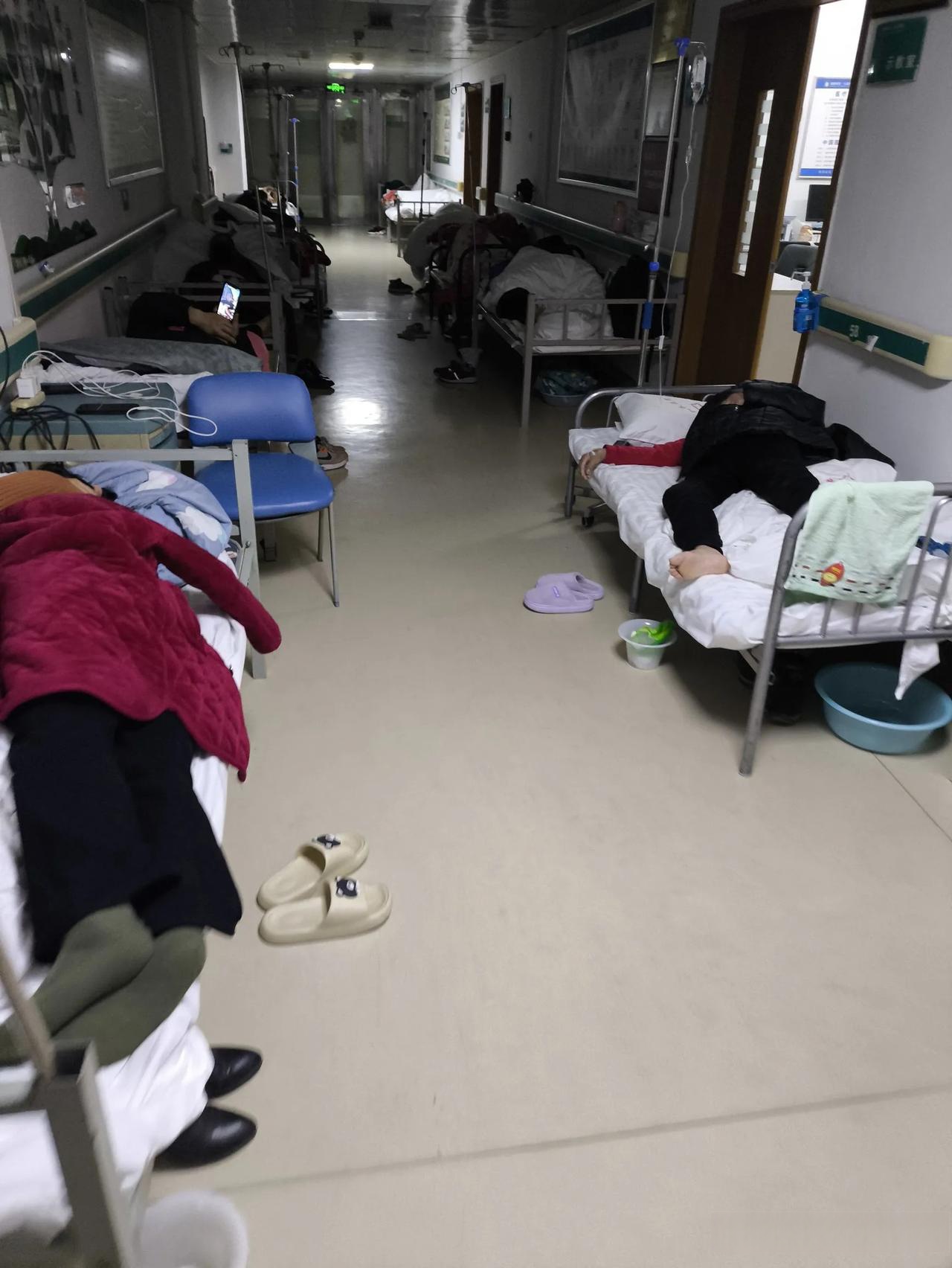 变异病毒,免疫力低下发烧患者第一时间医院就诊住院综合治疗才能救命
