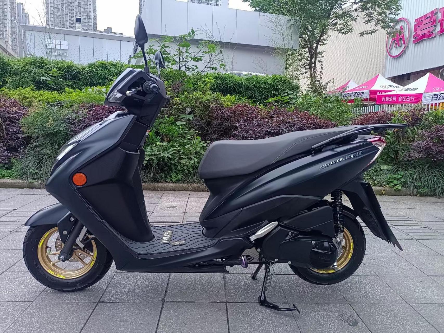 雅马哈赛鹰125踏板车,22年4上户