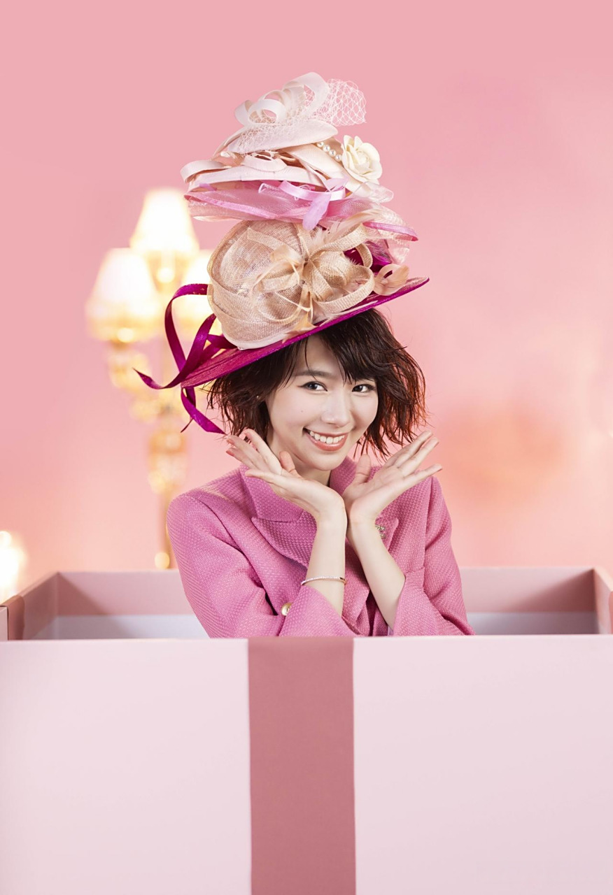 林明祯任《妇女银袋日》形象大使,多套粉红色服装亮相极可爱!