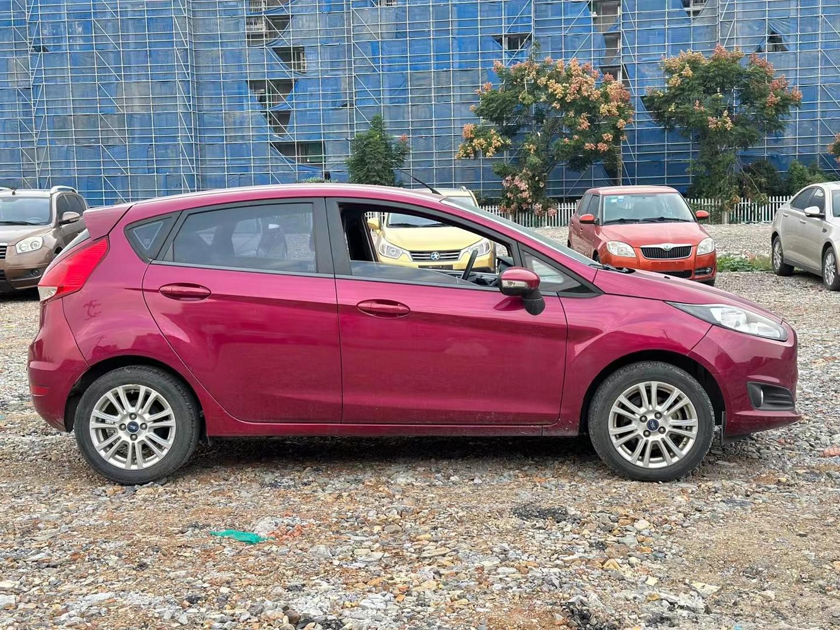 2013年两厢福特嘉年华,车况原版,8万多公里,新款马丁前脸,1.