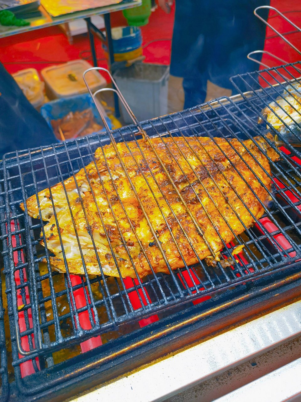 藏在济南的宝藏地摊烤鱼 又在西市场的夜市为大家发现了一家宝藏小吃