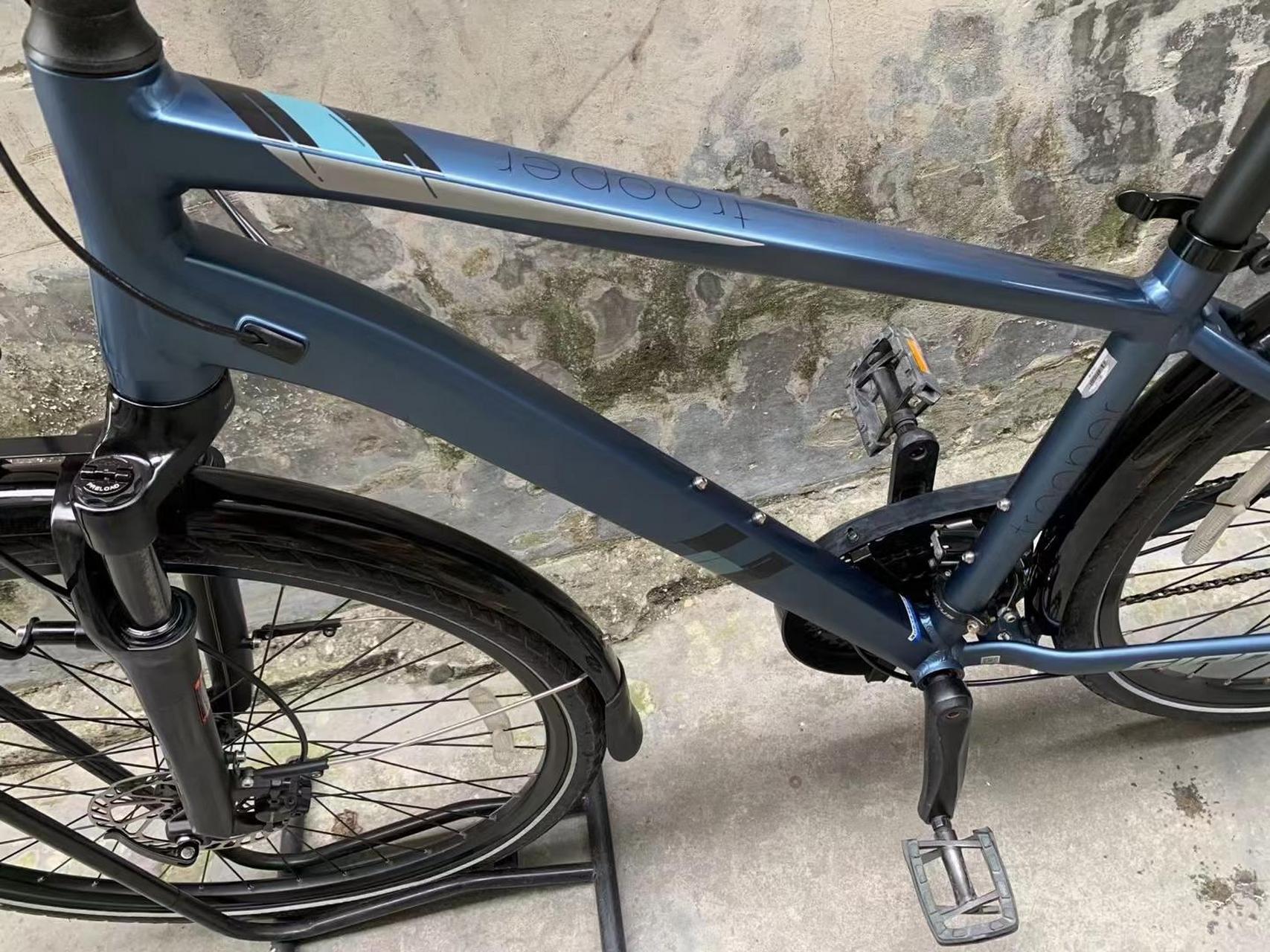 捷安特帝柏5100,旅行车,特价2680元,配置喜玛诺27速油刹,可锁死前叉