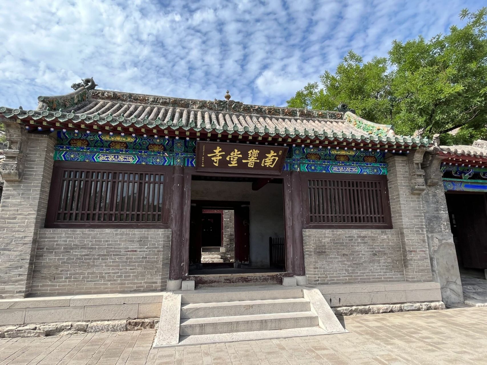 邯郸响堂山石窟 96响堂山石窟位于邯郸市西南45公里峰峰矿区的鼓山.