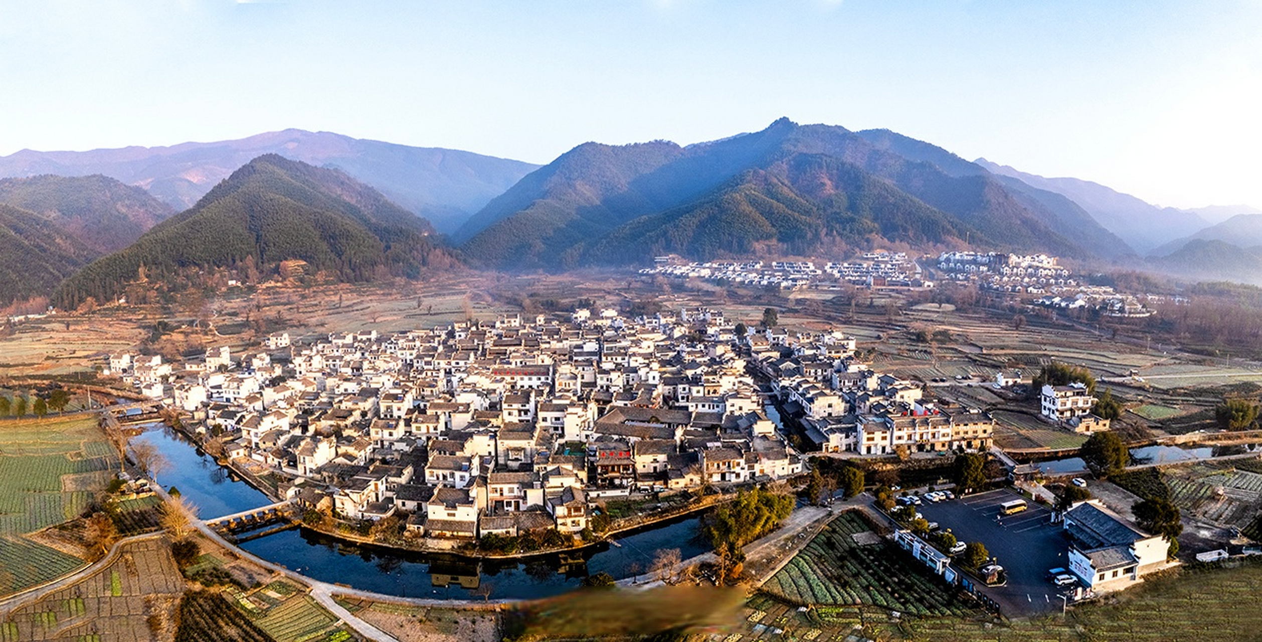 清晨,黟县卢村整个村庄还没有完全苏醒.