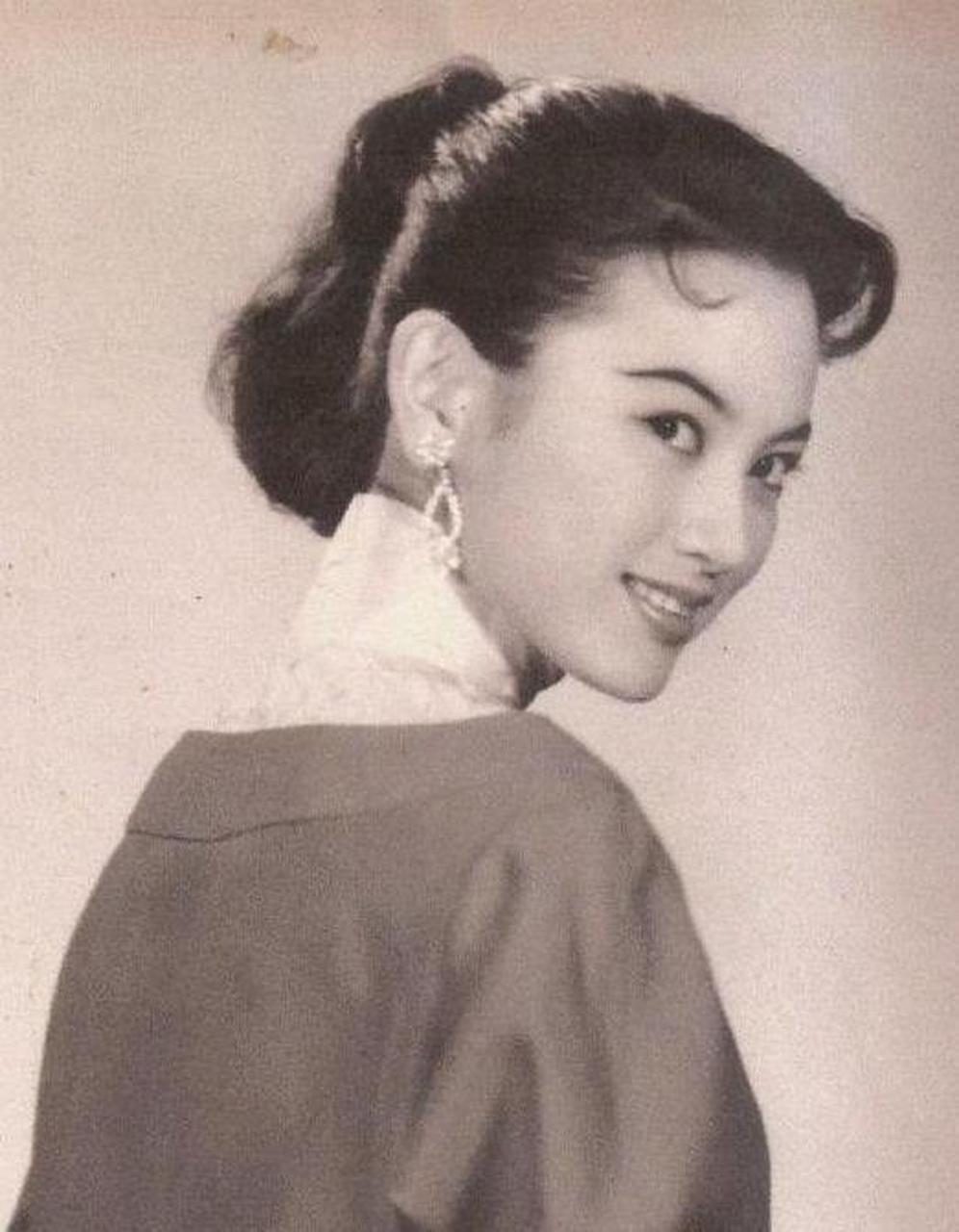 在香港的长城电影公司有三位风华绝代的女明星,人称"长城三公主": 大