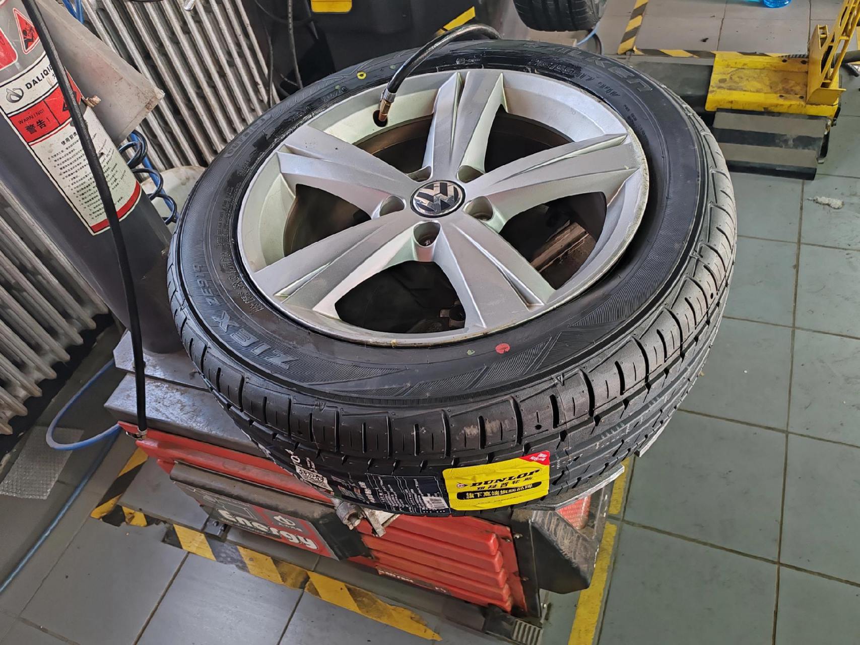 邓禄普飞劲轮胎 逸劲 ze914 .