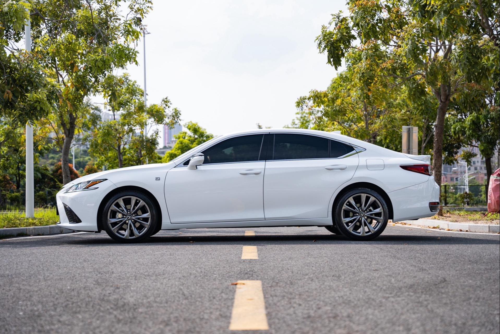 2022款 雷克萨斯es250 四驱运动 加版 2.