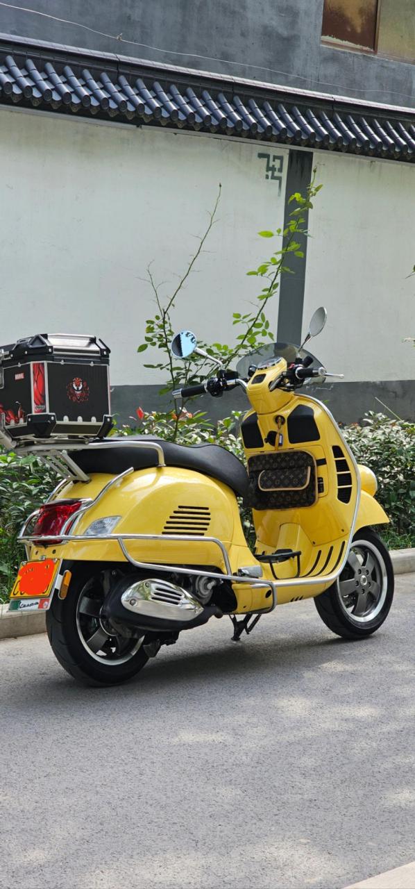 vespa300 6日(love)版 22年,6000km,大胆出价