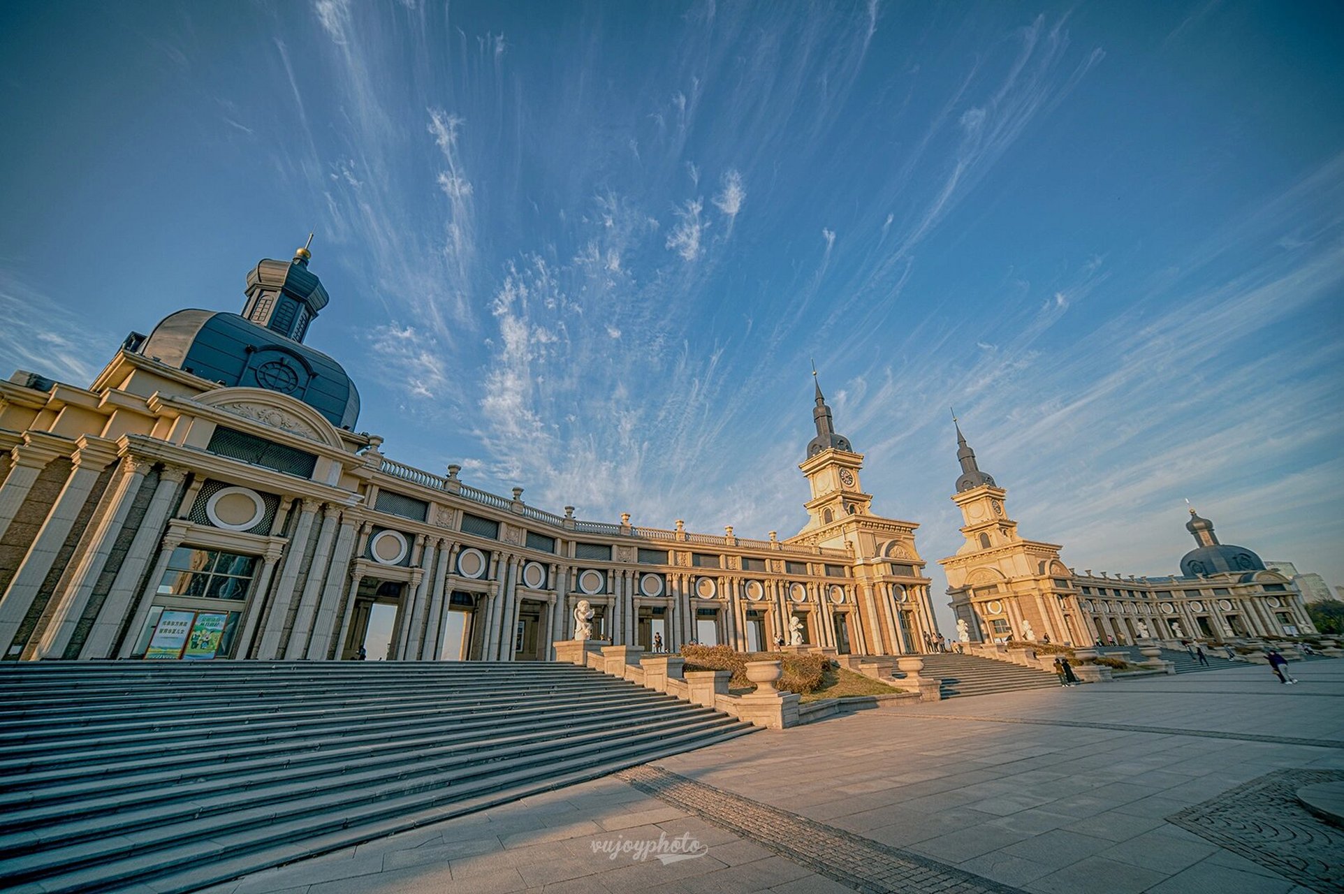 超广角镜头下的哈尔滨音乐长廊9715你见过吗 这里各种各样的人像