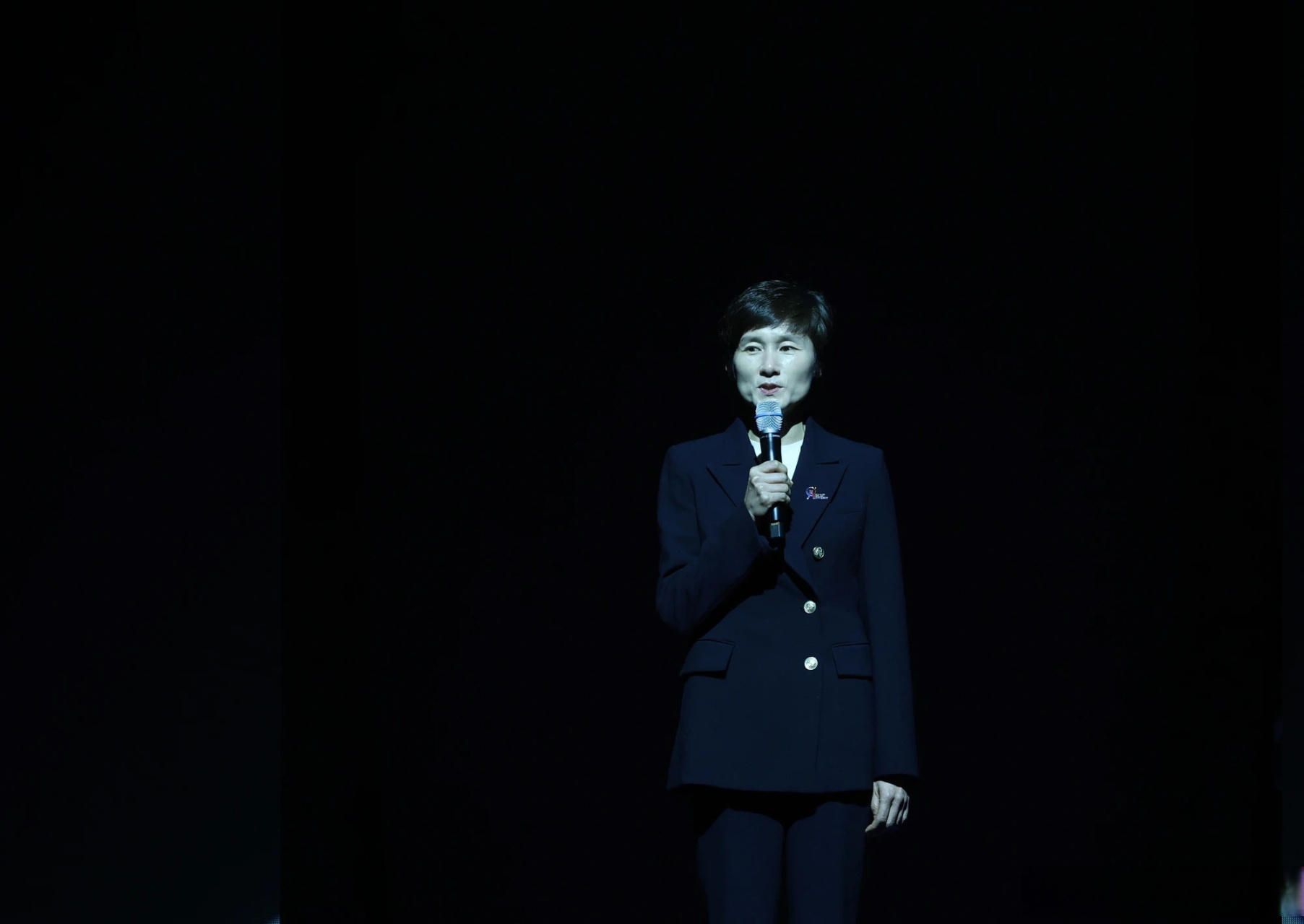 玄静和,柳承敏,刘南奎三位前奥运冠军亮相.韩林代表运动员宣誓