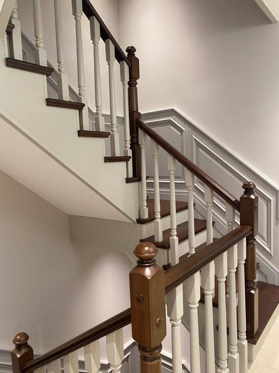 楼梯搭配|这个楼梯颜色搭配真好看 来看看客户家的楼梯实际搭配效果