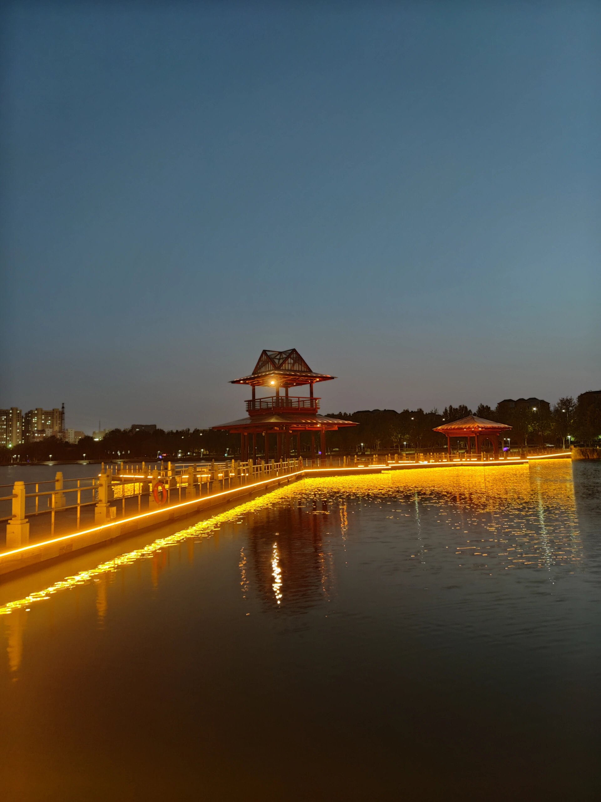 秋月湖公园夜景