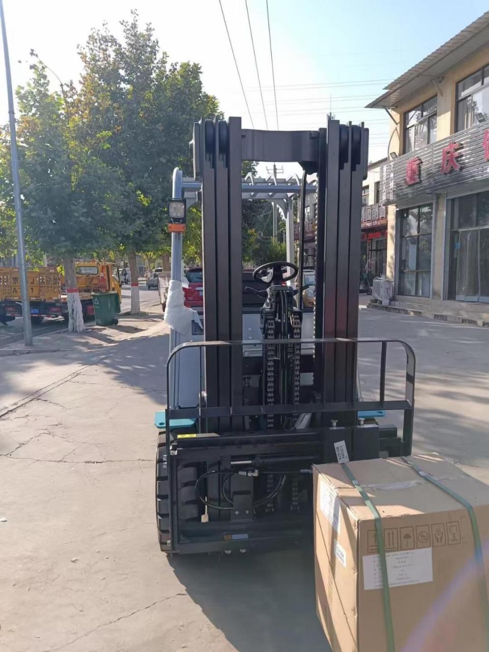 凯傲宝骊新能源锂电叉车,载重3吨,起升高度4.